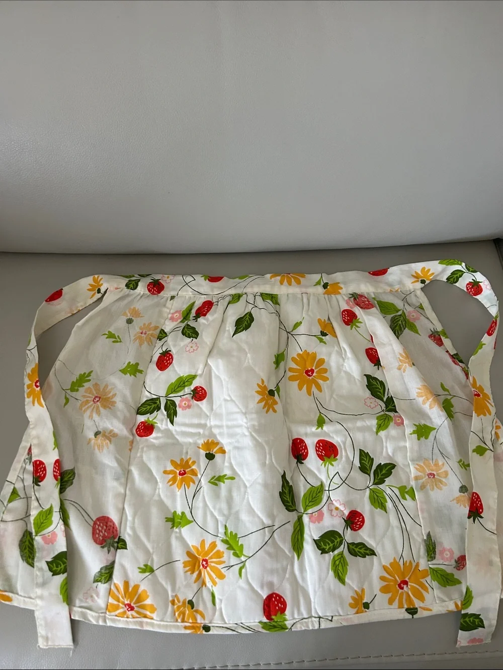 Vntg White Floral Apron with Strawberry Print